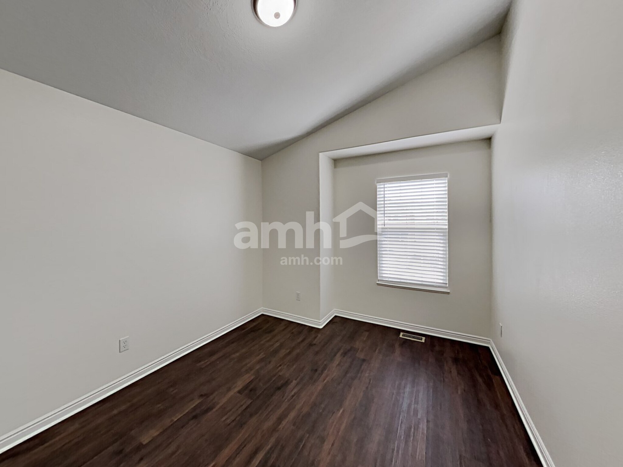 Building Photo - 7506 Addison Ave