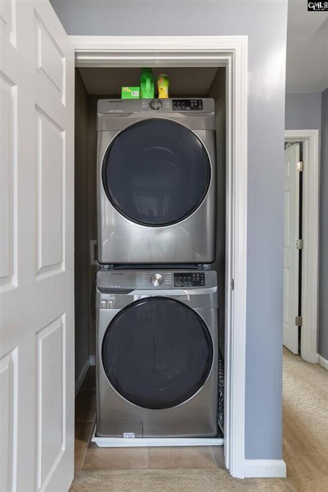 Building Photo - Move-In Ready Townhouse in Hampton Forest!