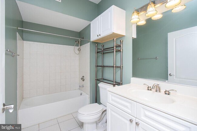 Building Photo - 1324 Race St