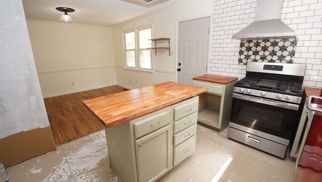 Building Photo - 1008 Hendricks Ave