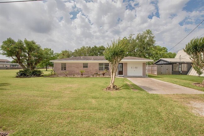 Building Photo - 2569 Cliff Dr