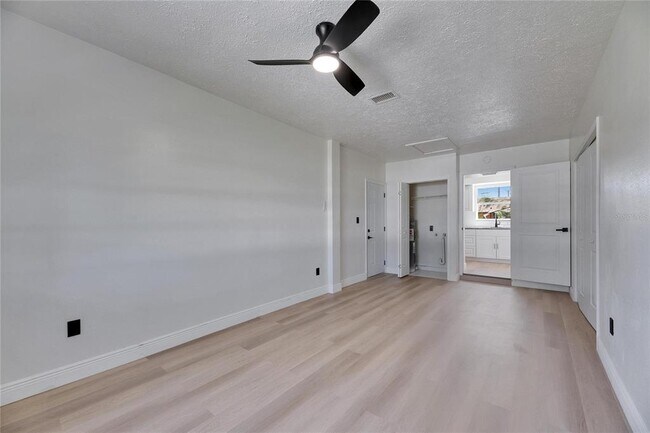 Building Photo - 564 Florida Cir S