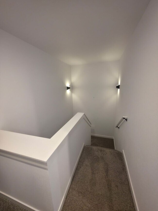 Building Photo - E. 38th Avenue Duplex&#39;s