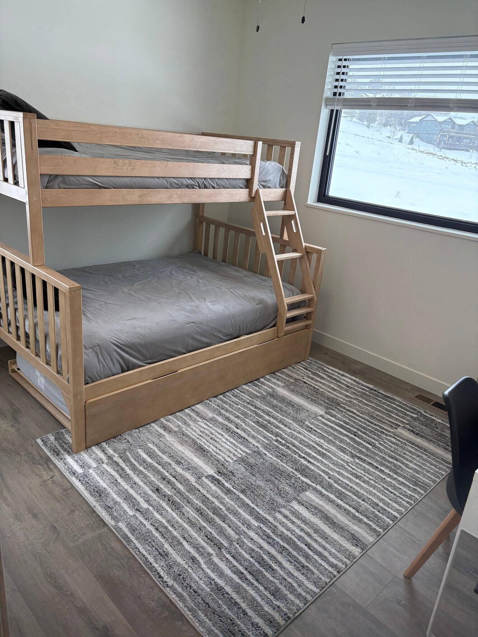 Building Photo - 18 Pine Dr