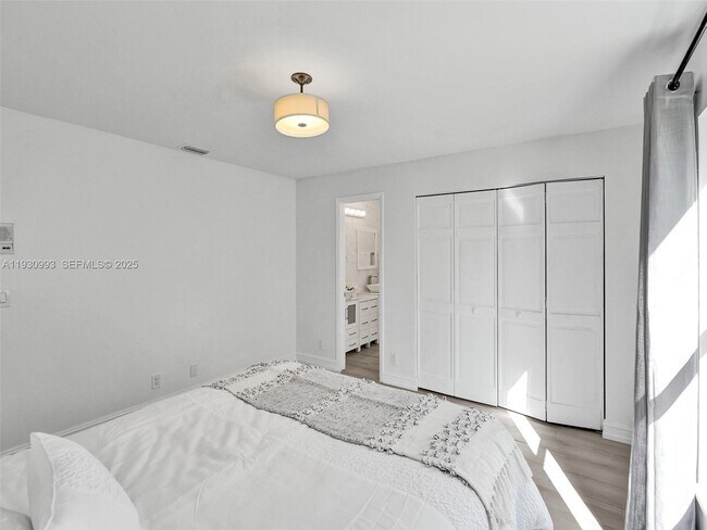 Building Photo - 4310 NW 63rd Ave