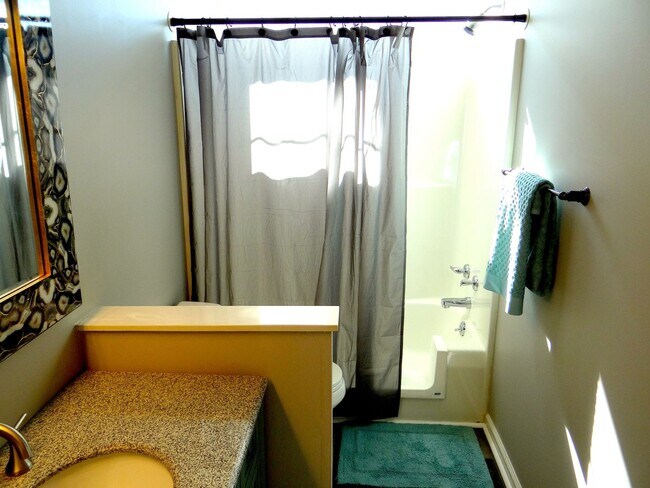 Building Photo - Long term ground floor rental