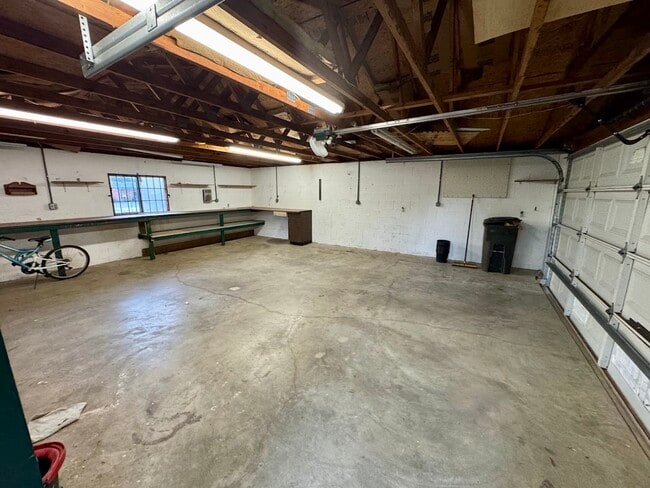 Building Photo - 113 Meadow Ln