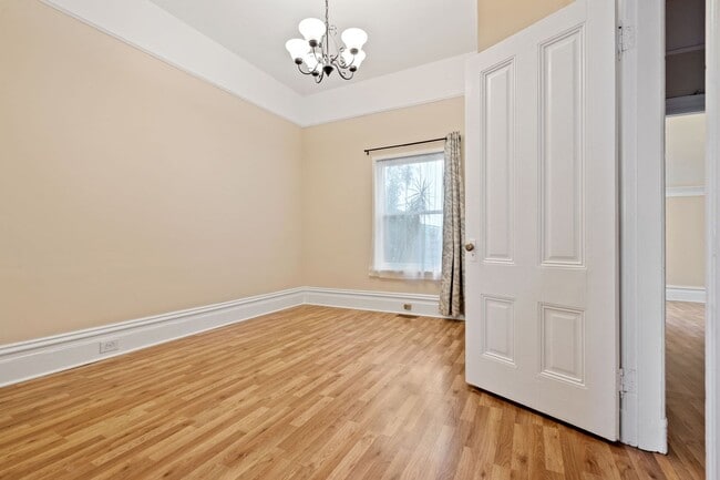 Building Photo - 2 Bed, 1 Bath Noe Valley Flat w Office + G...