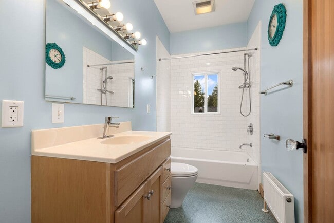 Building Photo - 4061 NE 110th St