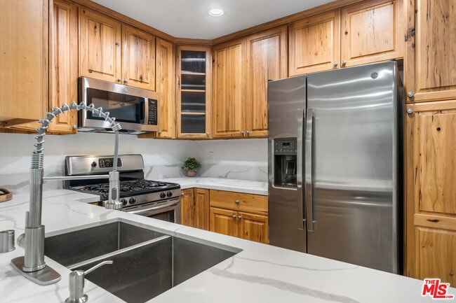 Building Photo - 9005 Cynthia St