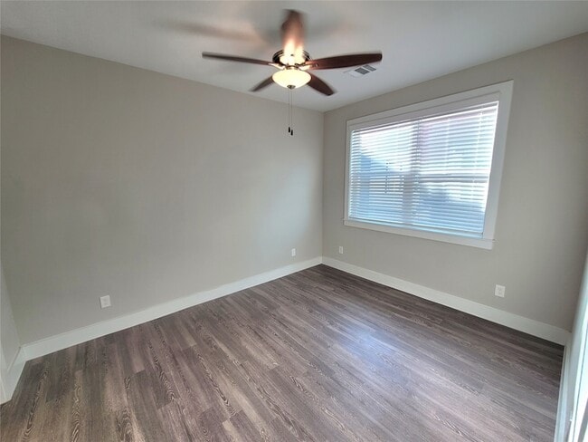 Building Photo - 1620 Crestdale Dr