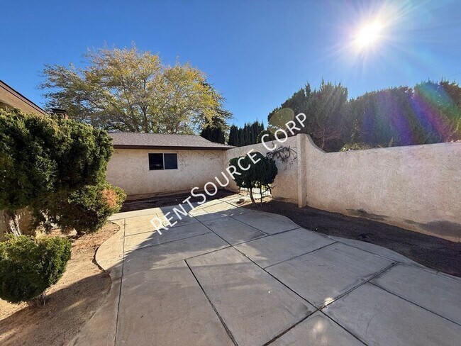 Building Photo - 4827 W Ave L 6