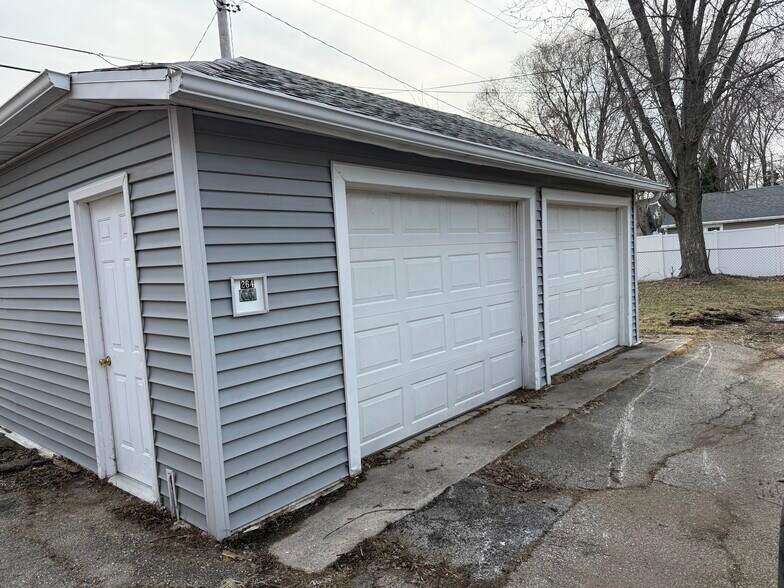 Building Photo - 264 Fond du Lac Ave