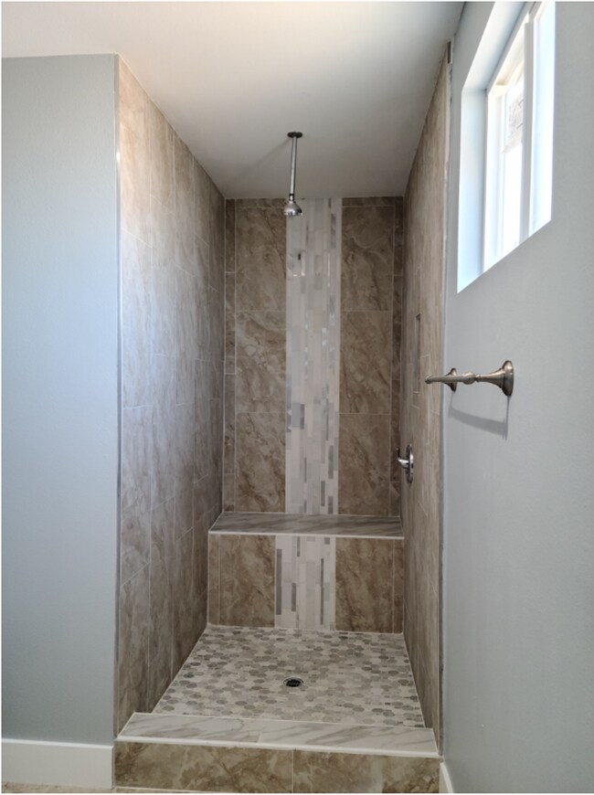 Building Photo - 33(1635)