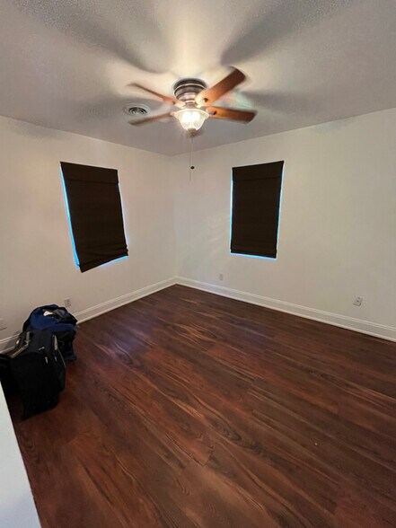 Building Photo - 2701 Hartford Dr