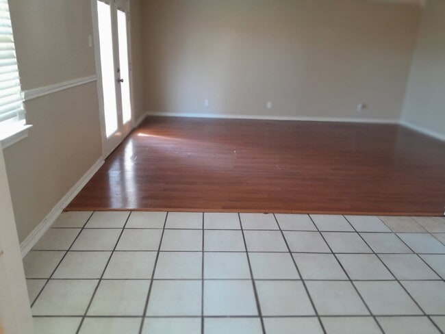 Building Photo - 2429 19th Ave N