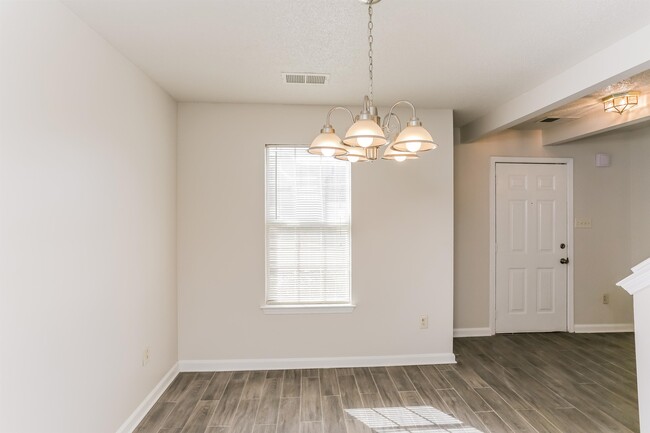 Building Photo - 4490 Cedar Ridge Ln
