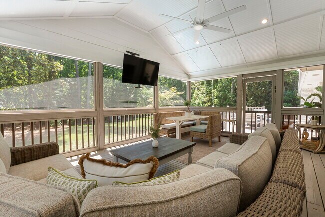 Building Photo - 4470 Chatworth Ct NE