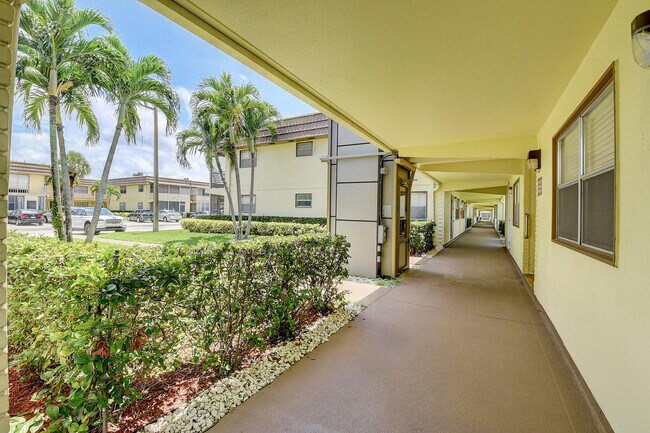 Building Photo - 123 Saxony Trail