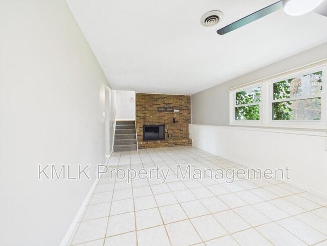 Building Photo - 874 Pleasant St