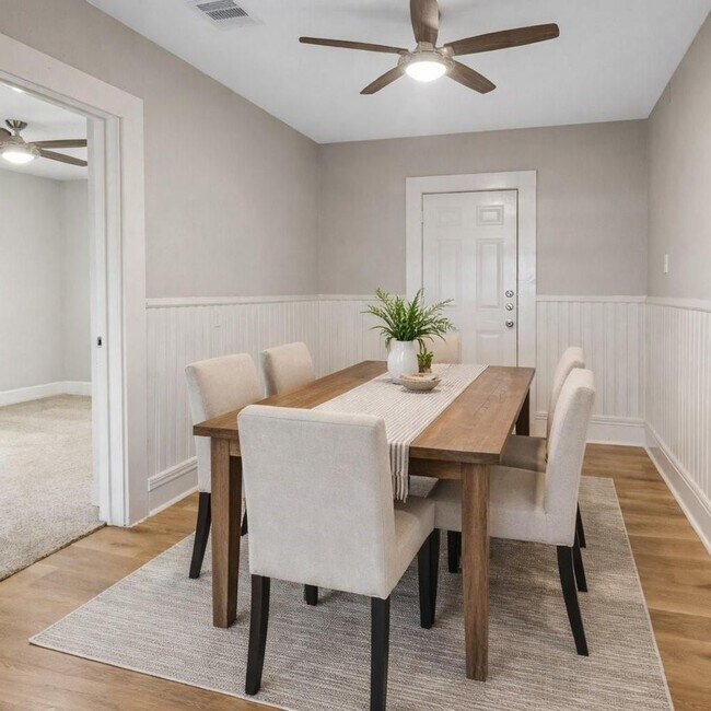 Building Photo - 3 bedroom - 2 bath. New paint, new plumbing and lighting fixtures, new bath vanities, new floorin...