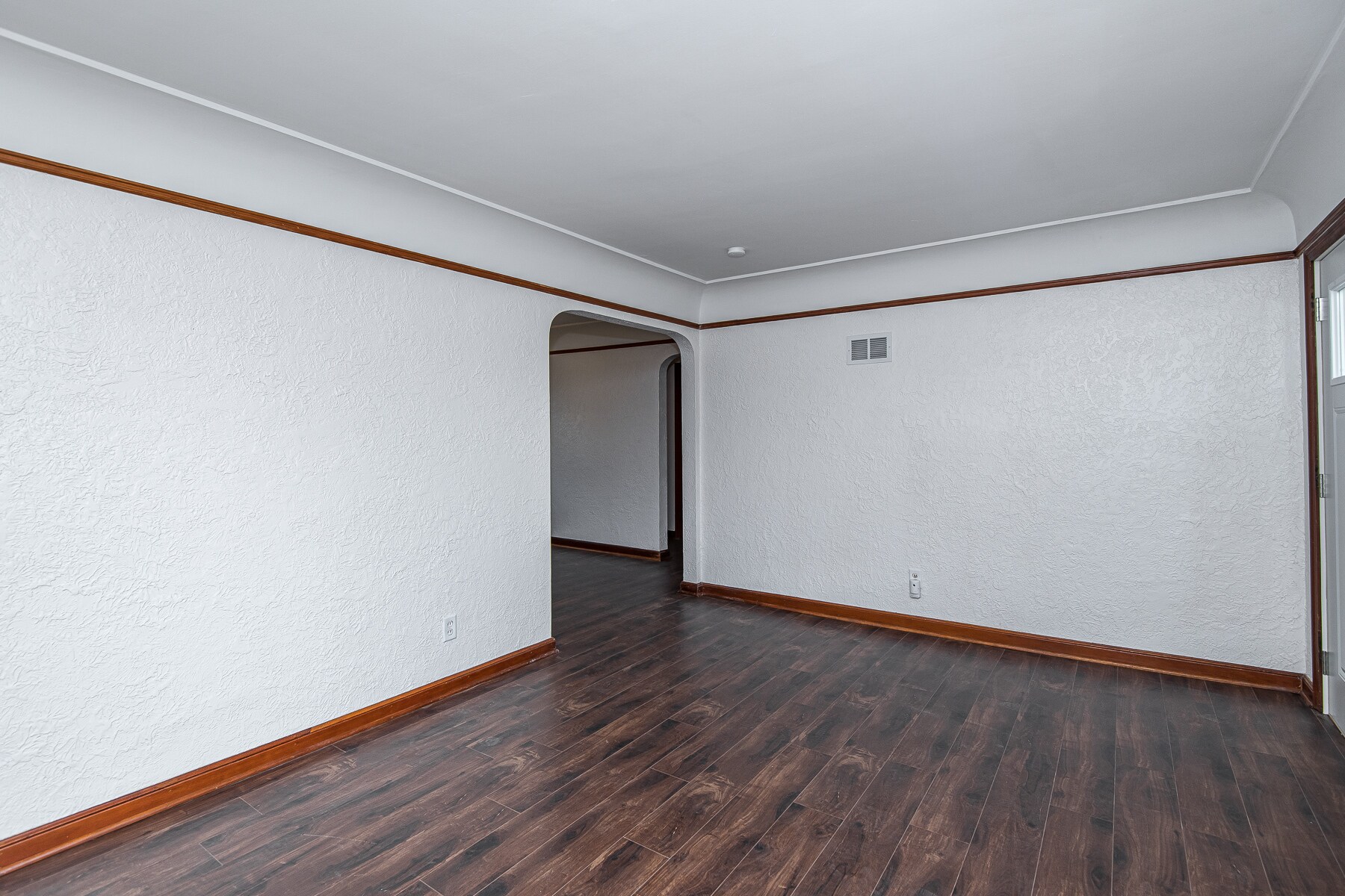 Building Photo - 921 11th St SE
