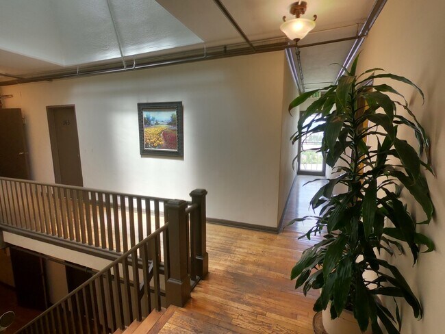 Building Photo - 846 Sanborn Ave