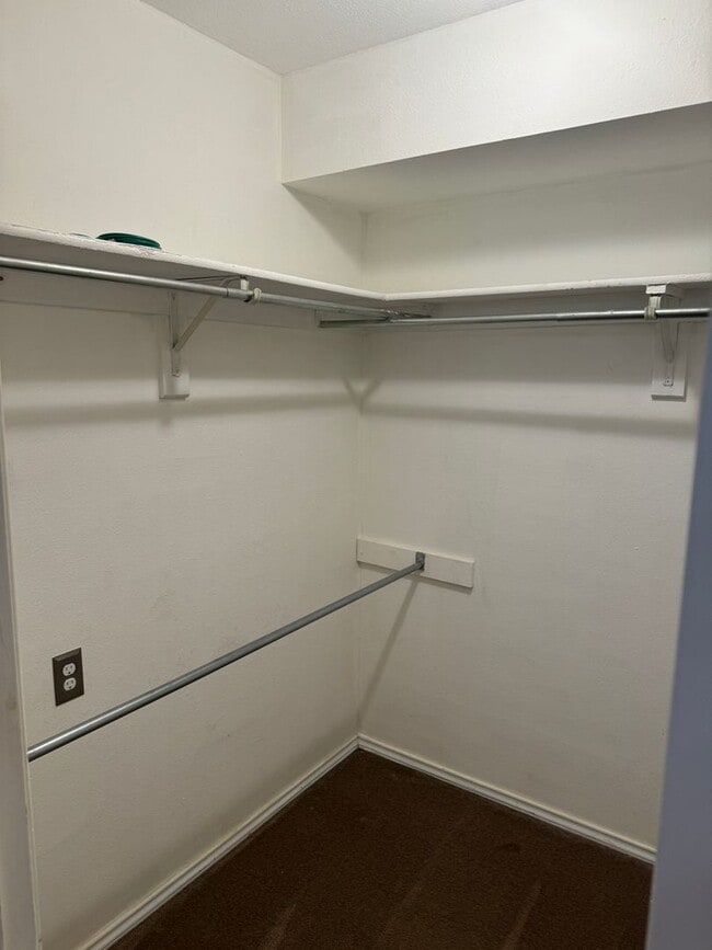 Building Photo - Great location off Blanco near Wurzbach and West Ave | 2 Bedroom | 2 Bath | Top Floor