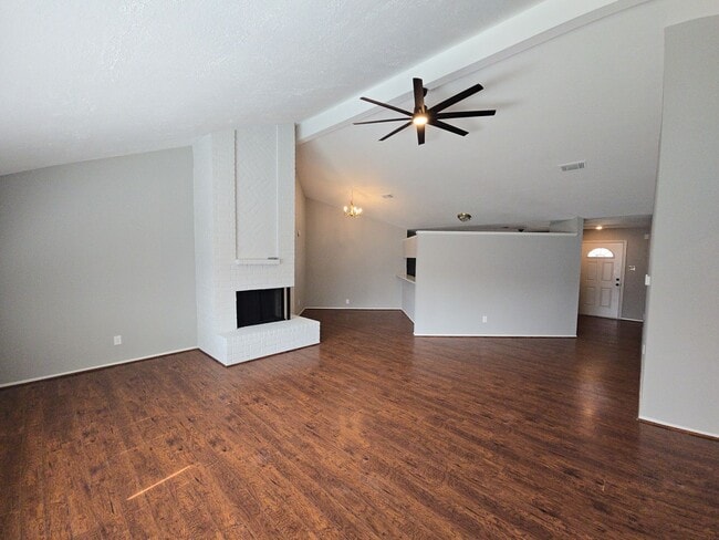 Building Photo - 19415 Southaven Dr