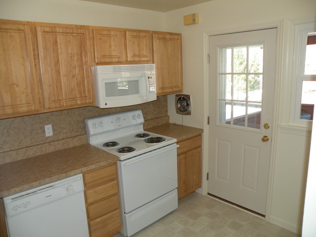 Kitchen - Orchard Garden Apartments