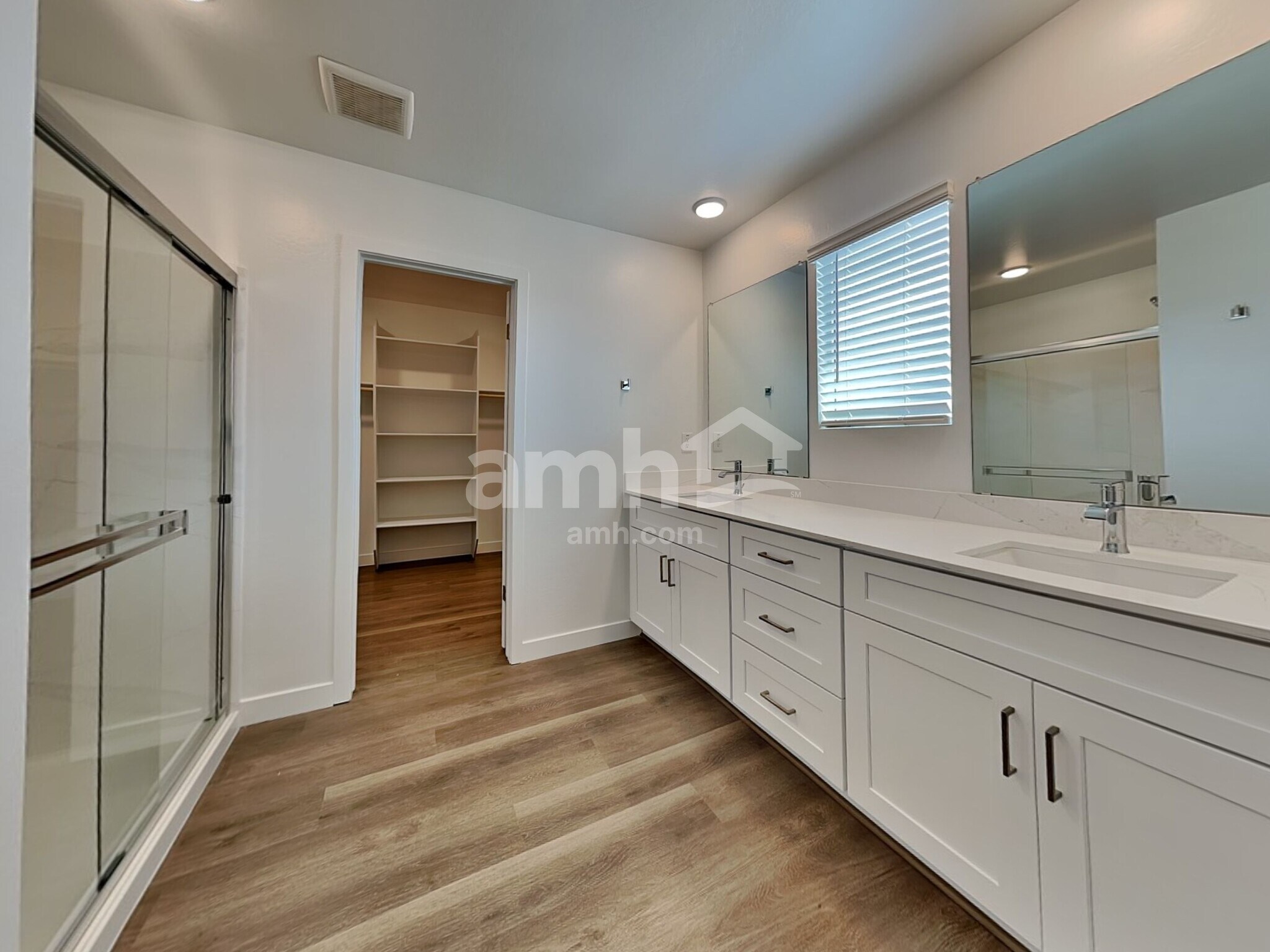 Building Photo - 9829 W Parkway Dr