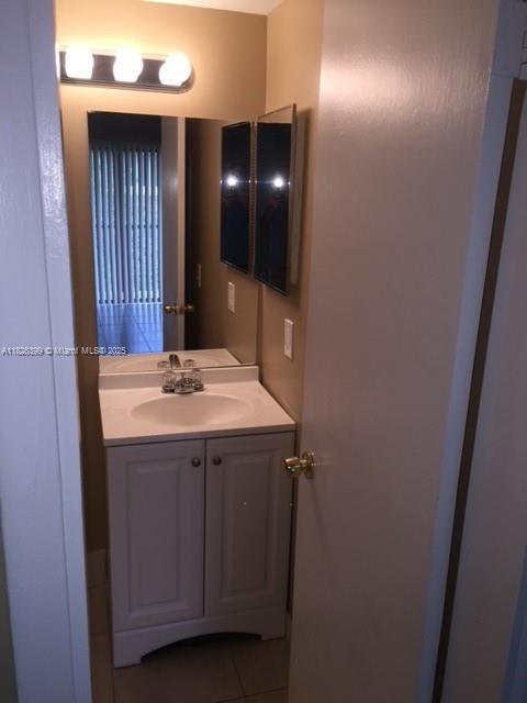 Building Photo - 3028 Coral Ridge Dr
