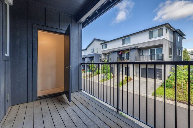Building Photo - 17235 SW Goldcrest Ln