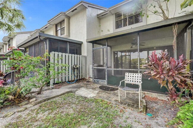 Building Photo - 3325 Carambola Cir S