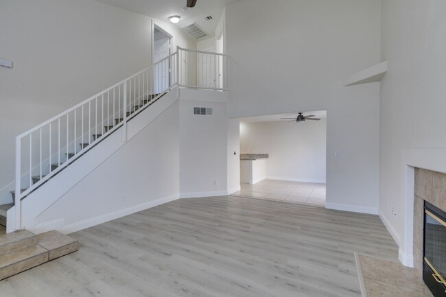 Building Photo - 2-Bedroom Townhouse in beautiful Silverado...