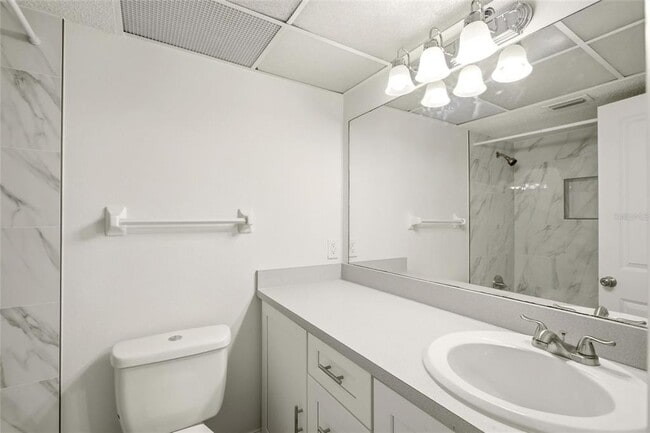 Building Photo - 22333 Edgewater Dr