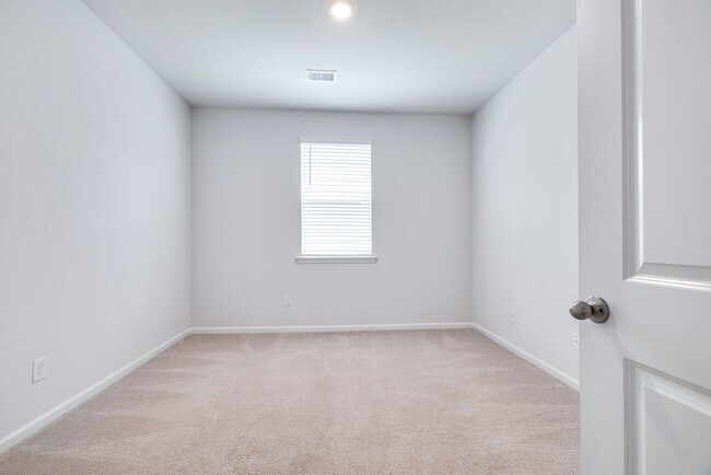 Building Photo - Stylish 4-Bed 2 Bath Ranch Home with Moder...