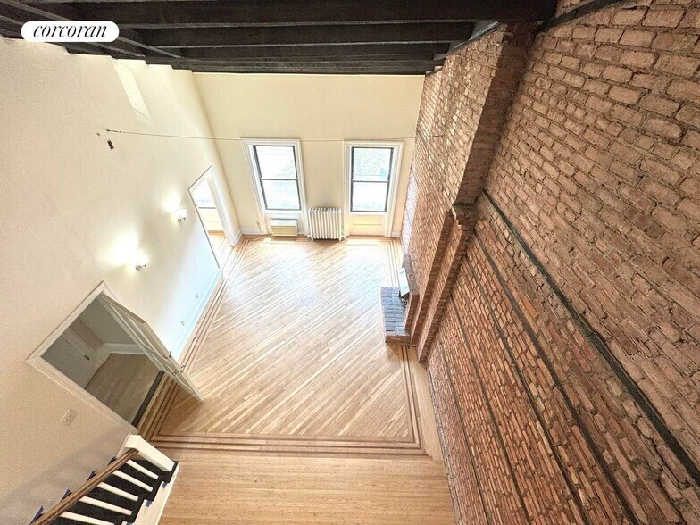 Primary Photo - 331 W 18th St