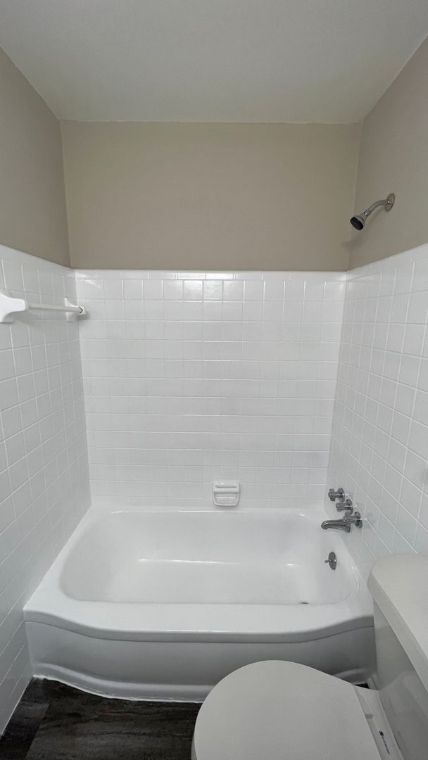 Building Photo - 3-Bedroom just waiting for you !