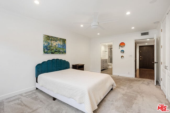 Building Photo - 6708 Hillpark Dr