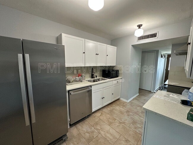 Building Photo - 417 Sandy Knoll Dr