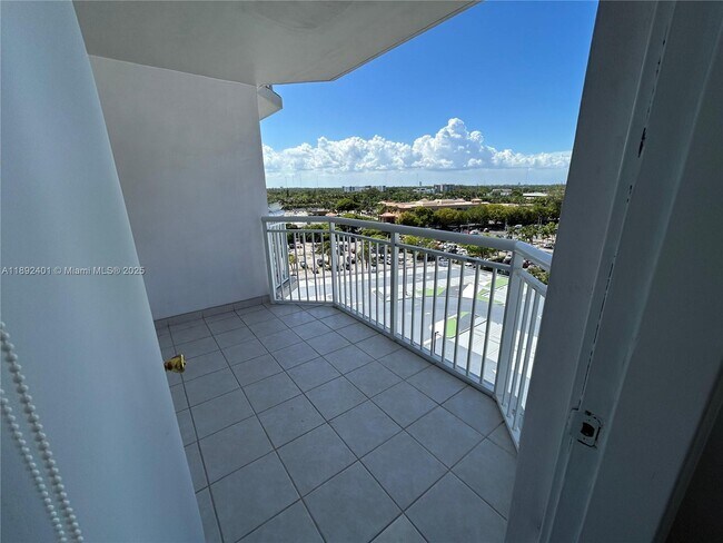 Building Photo - 18021 Biscayne Blvd