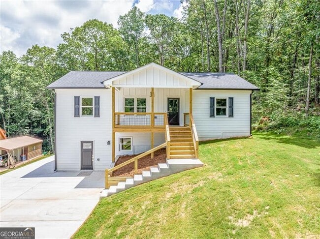 Building Photo - 215 Pinecone Ln