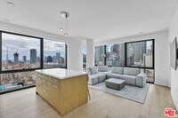 Building Photo - 400 S Broadway