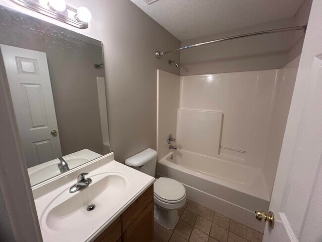 Building Photo - 3912 Sundale Way W