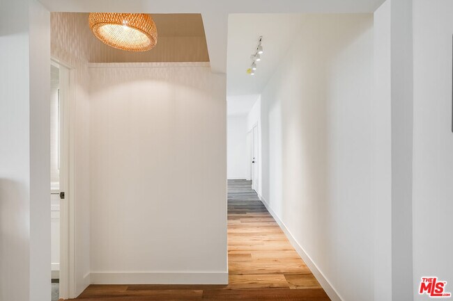 Building Photo - 151 N Swall Dr