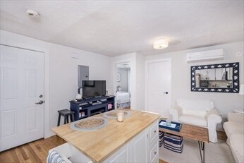 Building Photo - 84 Emerson St