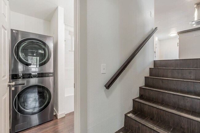 Building Photo - Emerald Estates 4 bed 2 bath with fenced yard