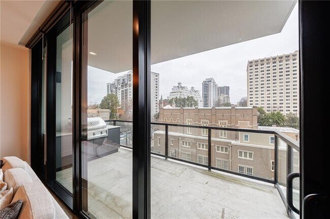 Building Photo - 2425 Peachtree Rd NE