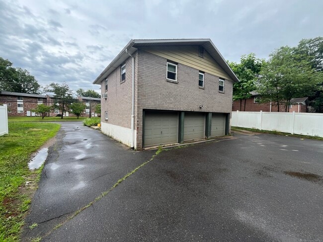 Building Photo - 320 Emmett St